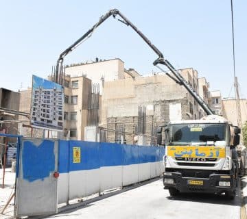 بتن_ریزی_سقف_با_پمپ_دکل_منطقه_کرمان02 (1)-min